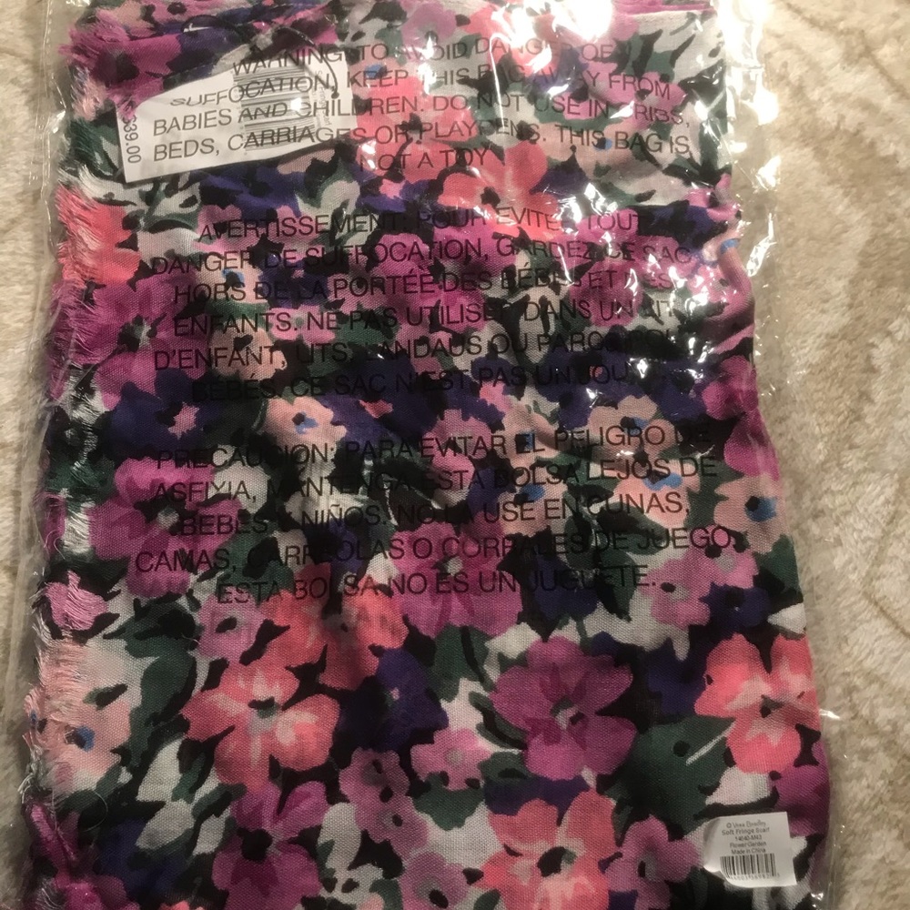 🌸NEW Vera Bradley Soft Fringe Scarf